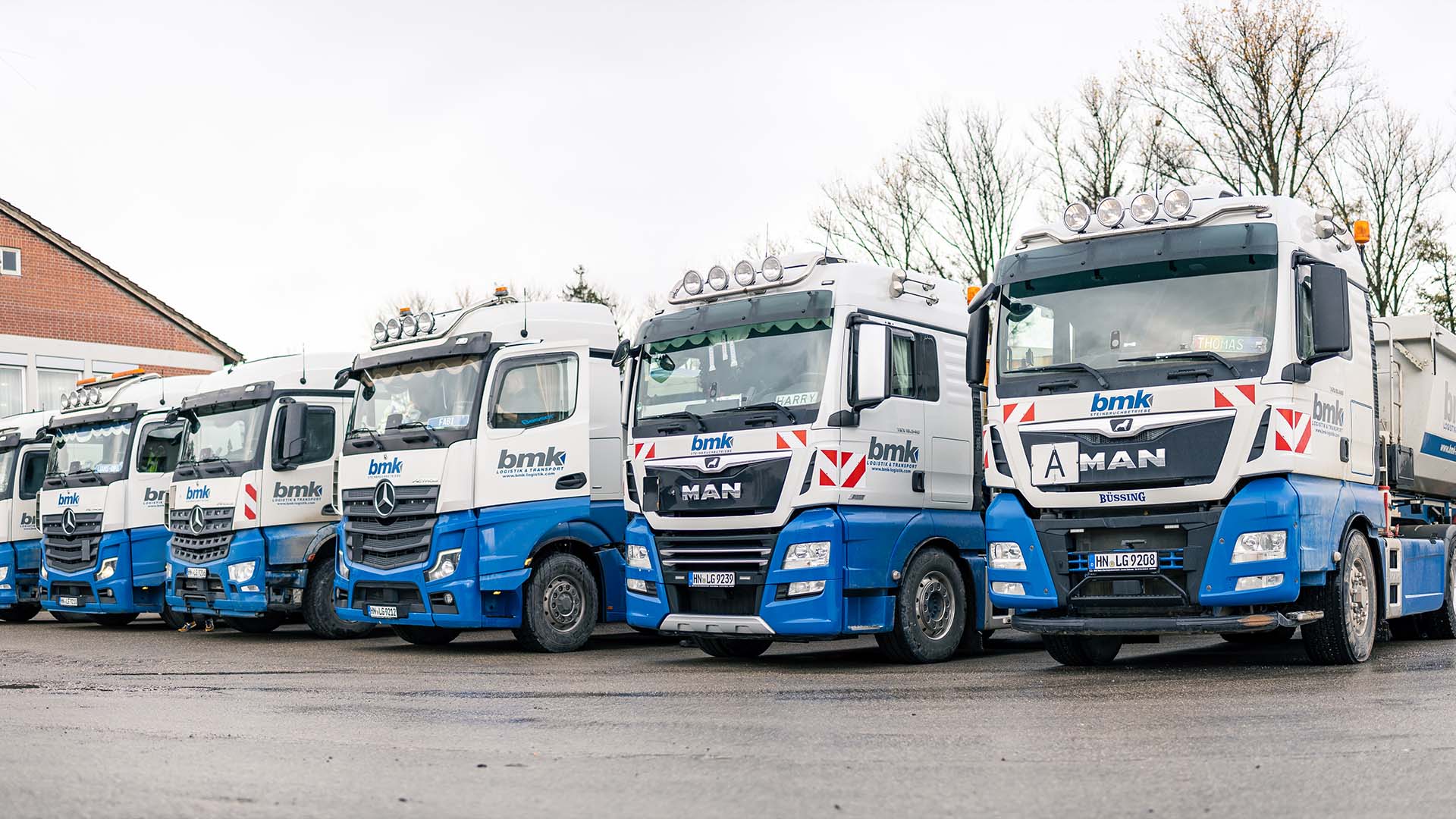 LKWs der bmk Logistik & Transport